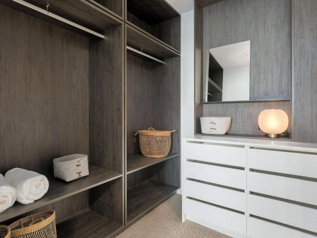 Luxury Townhouse On Woods Lane Villa Куийнстаун Екстериор снимка